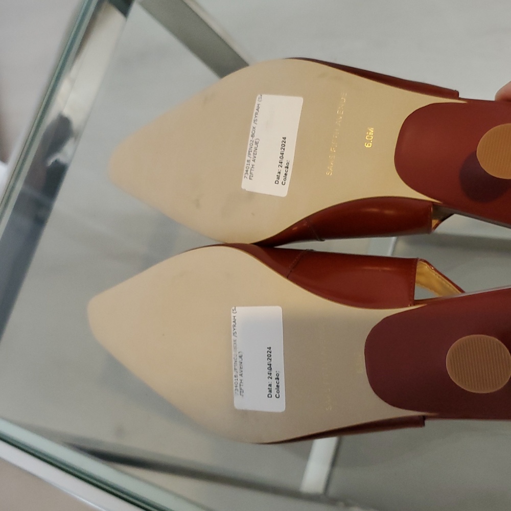 Saks Fifth Ave Patent Leather Wine kittenHeel slingback shoe Size 6 like new WOB - Picture 7 of 8